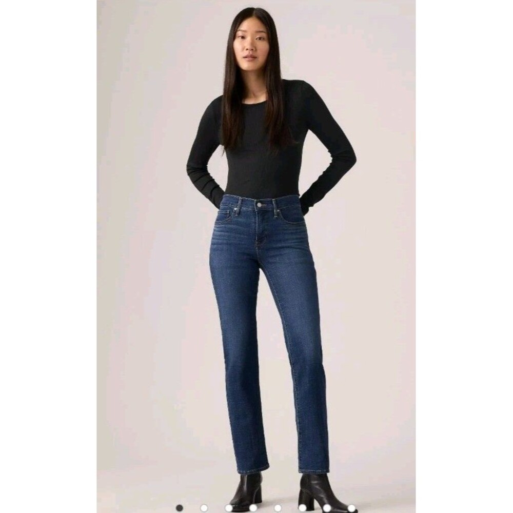 Signature by Levi Strauss & Co. Gold Women's Totally Shaping Straight Size 4S